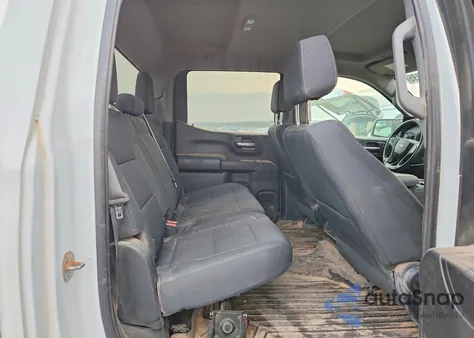 2022 Chevrolet Silverado K1500 Custom z USA, uszkodzony, nr VIN 3GCPDBEK9NG638369